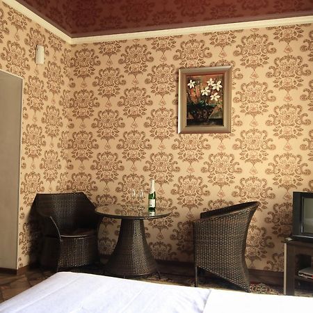 Carzone Motel Bishkek Ngoại thất bức ảnh