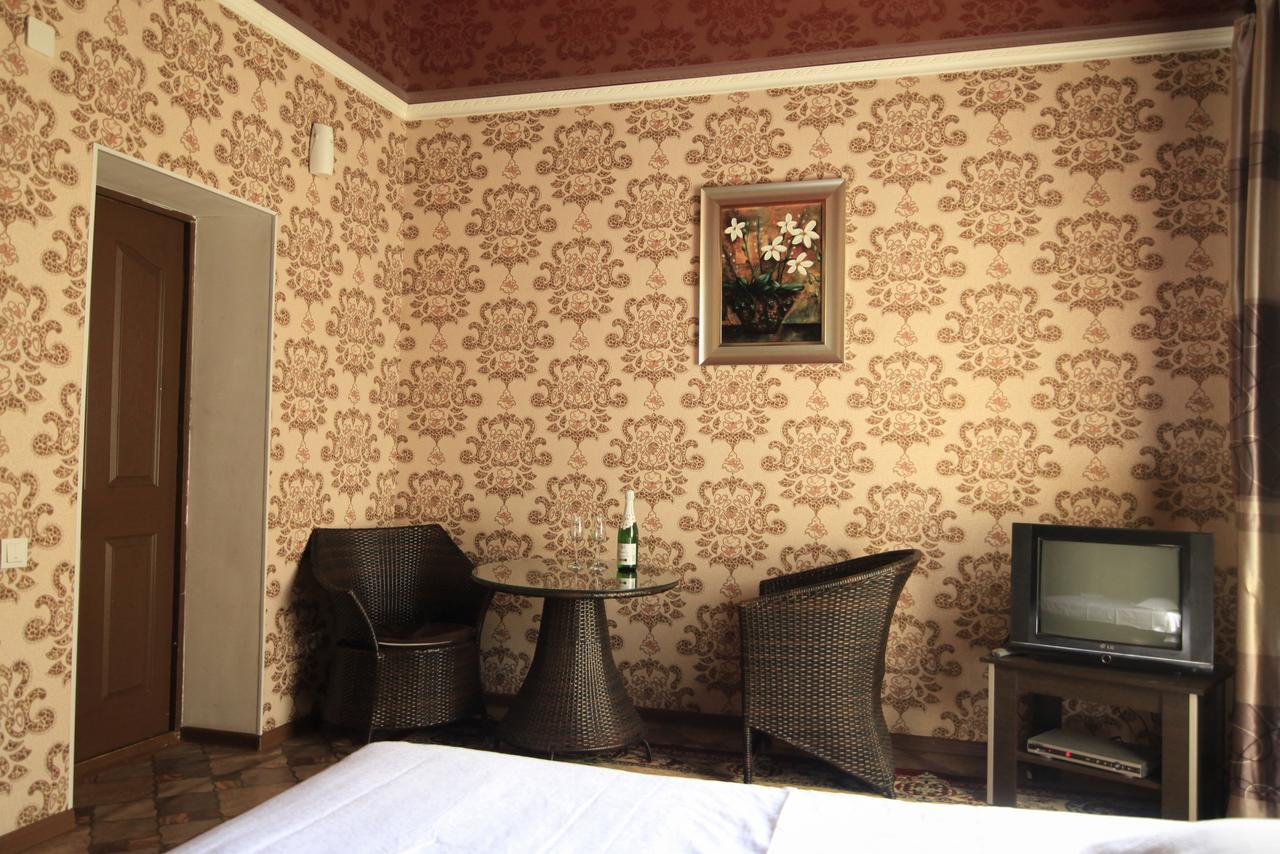 Carzone Motel Bishkek Ngoại thất bức ảnh